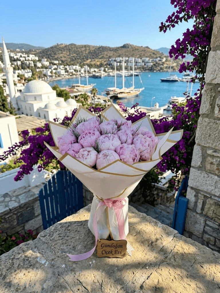 Bodrum Gündoğan çiçek evi açık pembe şakayık buketi