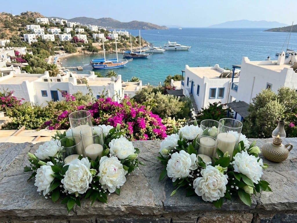 Bodrum Gündoğan çiçek evi krem renkli şakayık buketi