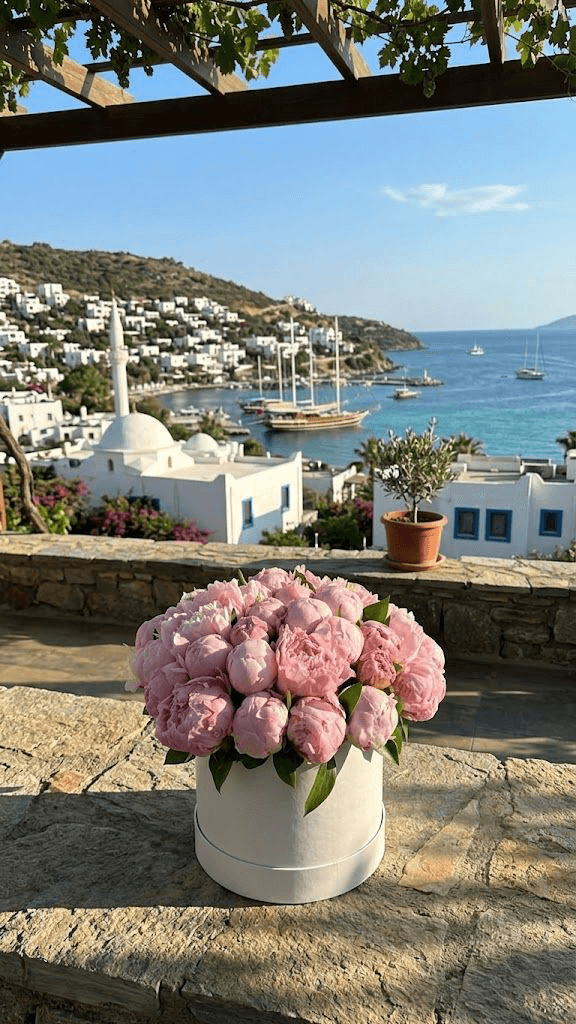 Bodrum Gündoğan çiçek evi şeftali ve krem şakayık buketi