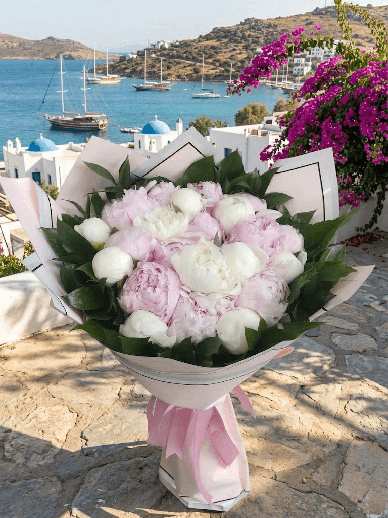Bodrum Gündoğan çiçek evi beyaz şakayık ve yeşillik buketi