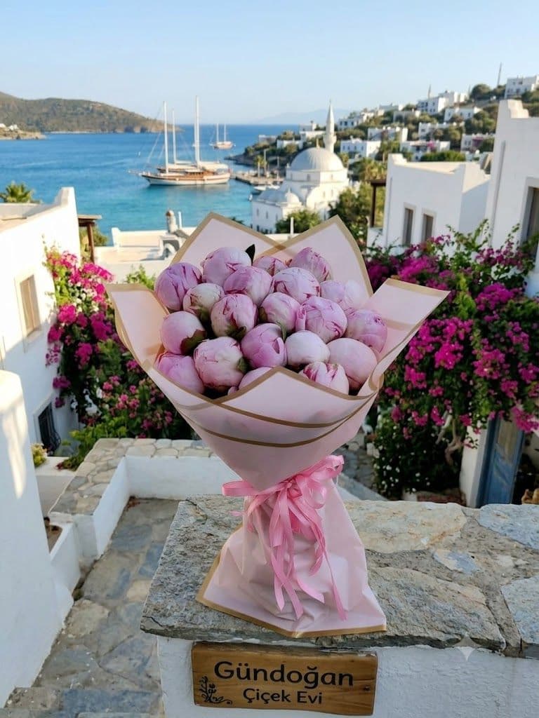 Bodrum Gündoğan çiçek evi lavanta renkli şakayık buketi